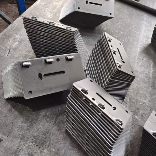 Beam connectors for pallet racking