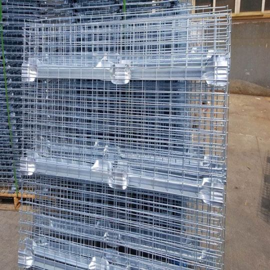 Wire mesh decking for heavy duty pallet rack